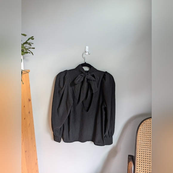 H&M black detail small blouse - Picture 2 of 4